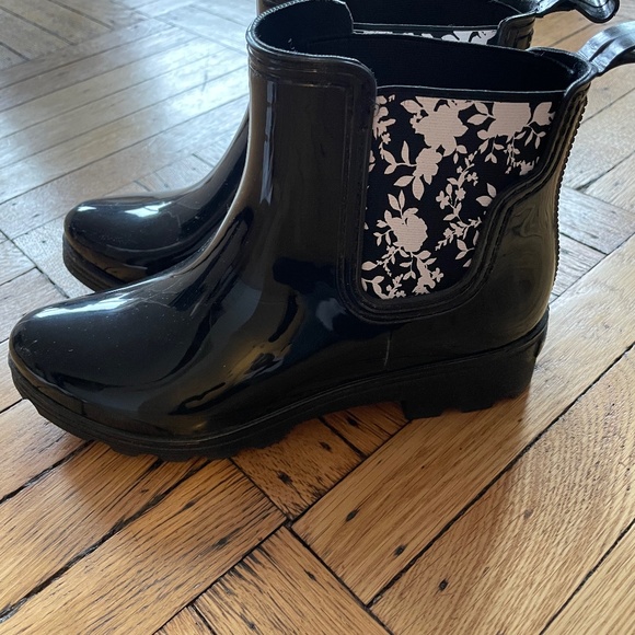 Laura Ashley Ladies Mid Cut Ankle Height Rubber Rain Boots size 8 - Picture 1 of 6